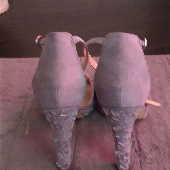 Gray Suede Dress Pumps NIB - Picture 2 of 5
